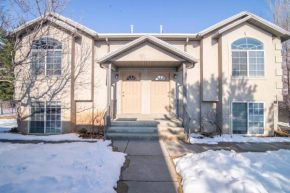 Charming Ogden Town home, 25 min to Snowbasin Ski Resort Duplex Ogden